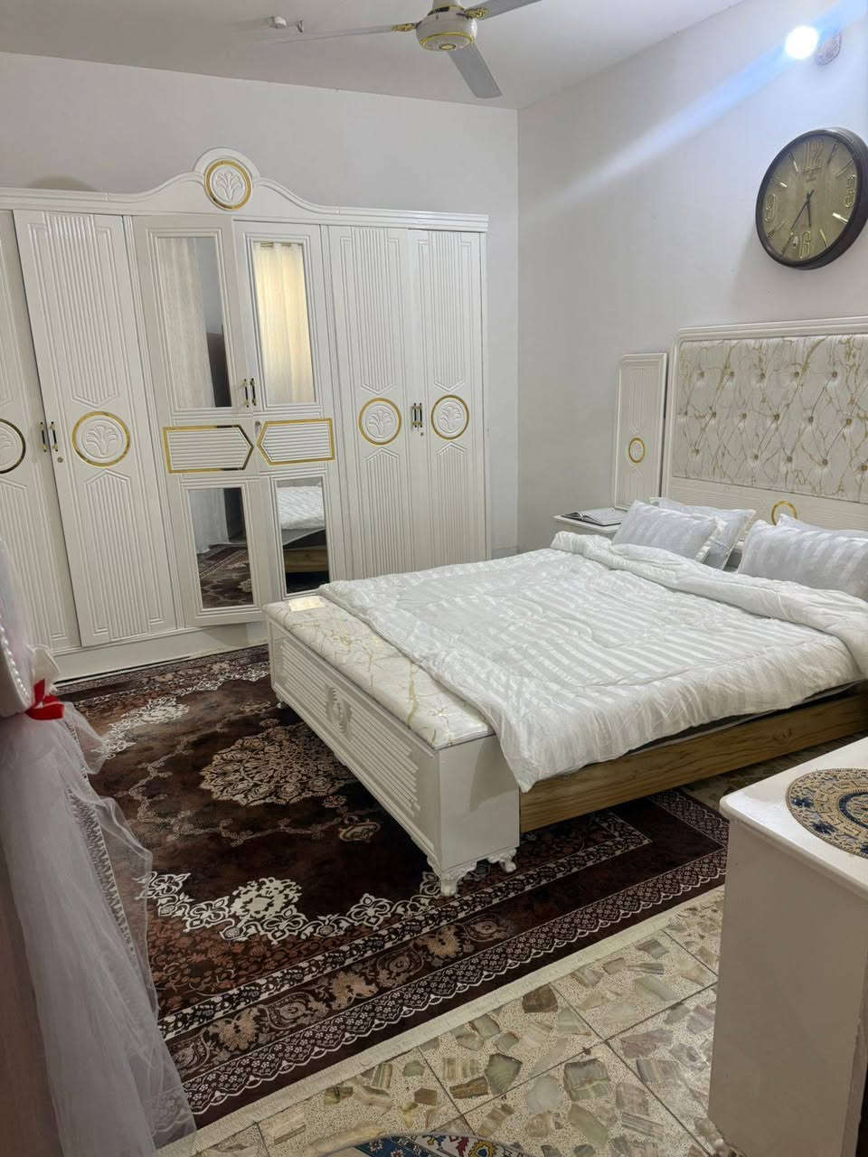 السلام عليكم ورحمة الله وبركاتة

بيت زراعي 
في منطقة البلديات الضباط الثانية شارع ٢٠ قرب مجمع فدك
المساحة _ ٢٠٠ متر  طابقين
الواجهة _ ١٠ متر
النزال _ ٢٠ متر
بناء سنة ٢٠١٨
يحتوي على ٦ غرف نوم ٤ كاملات و٢ عالنص
ترك عدد ٢
مطبخ
حمامات عدد ٣
محل كبير مع البيت

السعر ٢٠٠ مليون وقابل للتفاوض للشراي

ملاحظة/ المنطقة جاي يشتغلون بيها خدمات (تبليط وخدمات جديدة) 

للأستفسار الاتصال على الهاتف (اتصال + واتساب) 
***********
