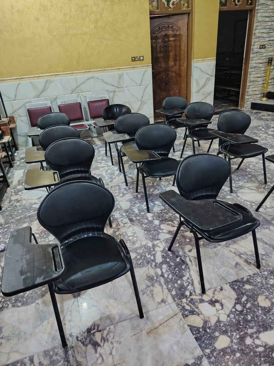 اغراض معهد للبيع 
استولات جامعية تركيه
رحلات خشب نفر واحد
سبورات حجم كبير ٢ متر و ٢متر و ٤٠

***********
