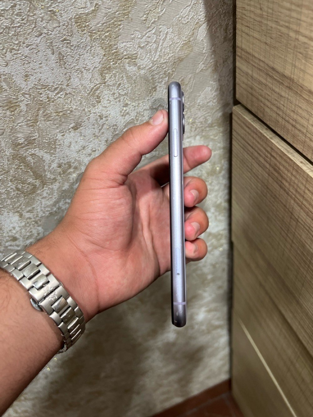 ايفون 11 للبيع 

جهاز نضيف كلش 

ذاكره 128

بطاريه 82 بلادي

امبدل شاشه اصليه ثلاث خيارات فيس ايدي شغال بس ميلقط

سعره 225 وبيه مجال للشراي فقط

مكاني موصل ايسر حي المهندسين