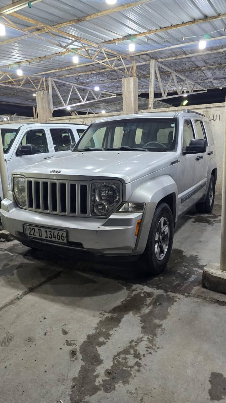 السلام عليكم 
جيب لبرتي موديل 2008 كفاله عامه خليجي فول عده فتحه محرك 6 سلندر داخل مخمل حضن سياره جاهزه مكينه وكير وحداديه جديده تخم تاير رقم اربيل دولي تحويل وكاله حاضر مكان السياره البصره 
السعر 97 وبيها قليل مجال 
***********
