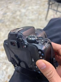 كامره للبيع نوع كانون 1800 نضافه فوول السعر 600وبیها مجال رقم الهاتف07...