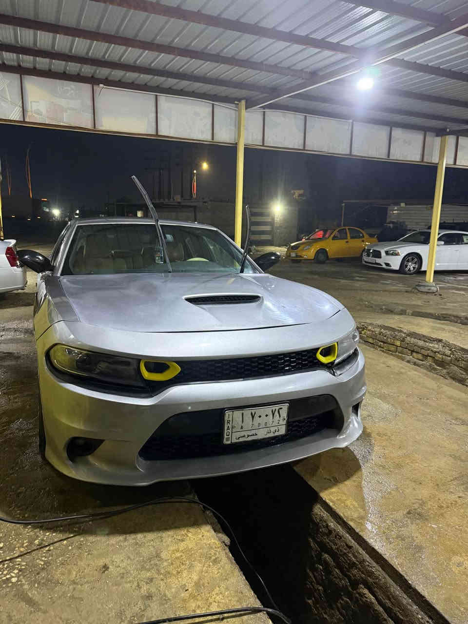 جارجر 2016 اصل 
محدثه داخل وخارج GT
سقف رولز رويس ريموت متغير وعالتلفون
كلاصات حار بارد 
شاشه كار بلاي
شاشات خلفيه 
تشغيل عن بعد 
سستم صوت بيس
دمام بيس وامبلي فاير 
كشنات تدفئة وتبريد كهربائي 
دواسة بانزين كهربائية 

تبديل 3 قطع 
باب مبدل نفس اللون اصلي اثر شخوط 
جاملغ جهة العبري 
والبنيد مبدل لغرض التحديث بنيده الاصلي موجود 
بيه رشات صبغ خفيفه مو اثر حادث شخوط تصلحت بدون معجون بالجاملغات الخلفيه 
كير محرك كفاله مفتوحه سرعه 
السعر : 175 وبيه مجال للشراي 
رقم الهاتف : *********** الشطره, ذي قار
