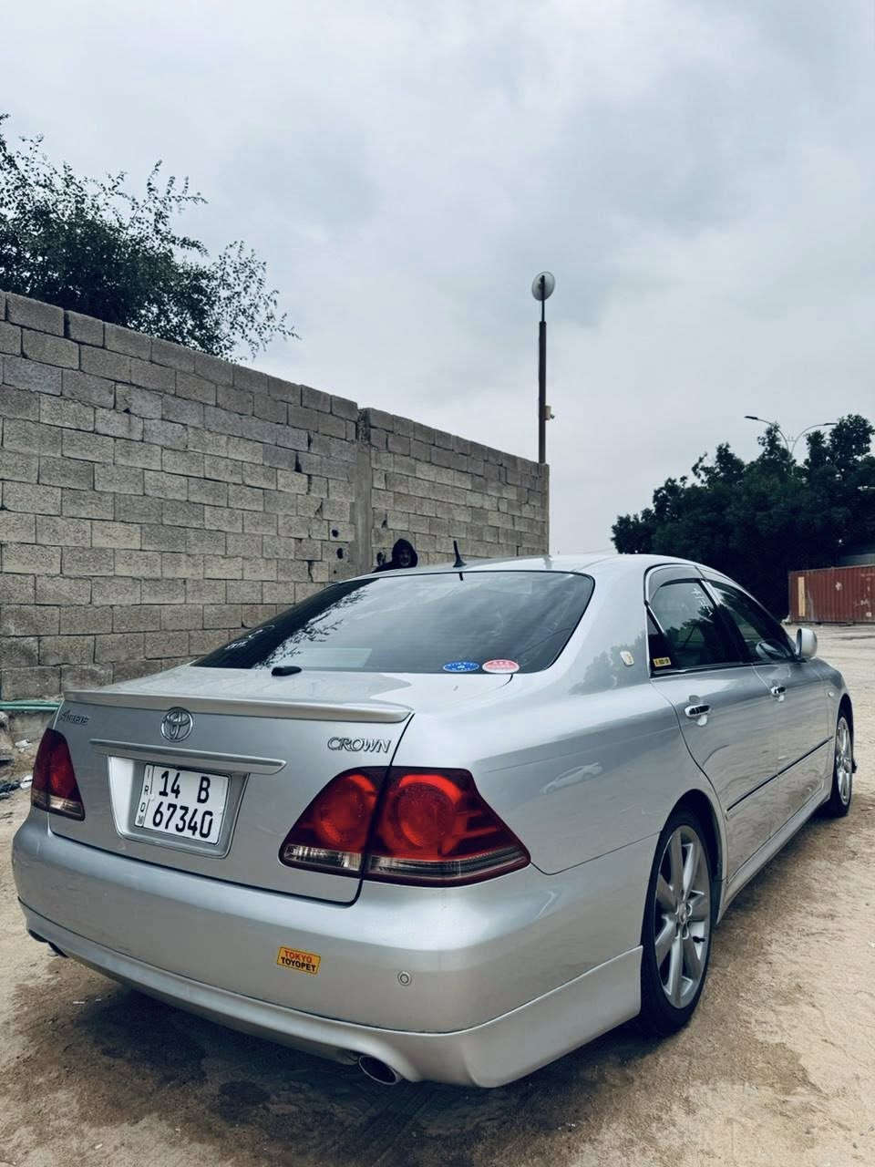 السلام عليكم شاهينه للبيع فقط رقم انكليزي جديد بصره مداور ثاني يوم بكل محافظات العراق وين يعجبك سنويه لسنة 2030
مواصفات موديل 2007 اصل بصمه  رصاصي غرفة جلد اسود 4كشنات كهرباء بالكارتون لا فطر ولا زلغ  فتحه سلايت  مكفوله كفاله عامه من الكص والضربه والصبغ والتبديل والفتح محرك  وكير كارتون
تخم تاير جديد مابيها نقص برغي 
تبريد امامي خلفي حساسات هواي مواصفات
مكاني بصره ***********
