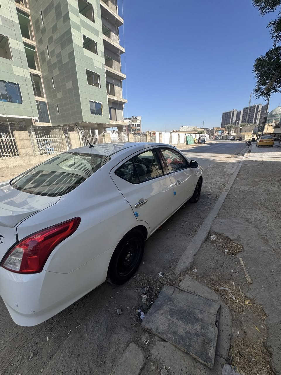 سلام عليكم نيسان سني هندي الساره كلش نضيفه كامله من كلشي ماشيه 66 ساره بيه باب الصدر والجاملغ مبدل وبيه بارد كد شبر باب السايق بدون دواخل بدون شواصي حادثه موجود  مكان تقاطق درويش ***********
