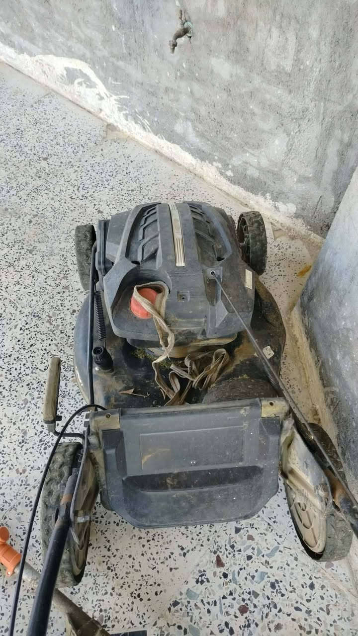 السلام عليكم
مكينه بانزين 
محرك 9ونص حصان 
 نضام دفع ذاتي 
نكره تشتغل جاهزه
للبيع السعر 250وبيه مجال
بسيط اتصال على الرقم التالى 
***********
