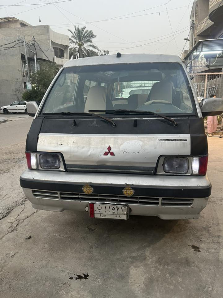 ميسوبيشي L300 سياحي  11 راكب بغداد 1991 السياره بلاديه كير مكينه اكسل كفاله ترايهه خير من الله كهربائيات كلهه شغاله تخم تاير جدد دوشمه السعر 33  وبيهه مجال مكاني بغداد الكرخ ***********
