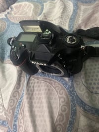 بدي كامره نيكون 7100d. وياها حزام او بطاريه او شاحنة  او جنطه زغيره مس...