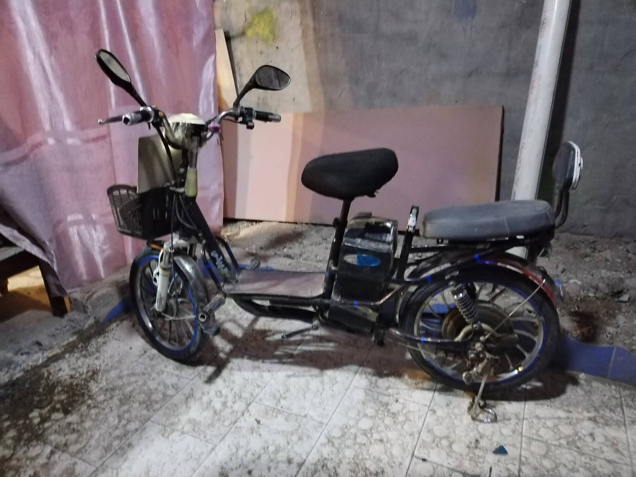 مكلف بالنشر 
للبيع بايسكل شحن4بطاريات يقرن10
ماعندي اي معلومه عنه مكلف بالنشر
 هذا رقم صاحبه خابره وتفاهم ويا
 العنوان رمادي 5كيلو
***********
