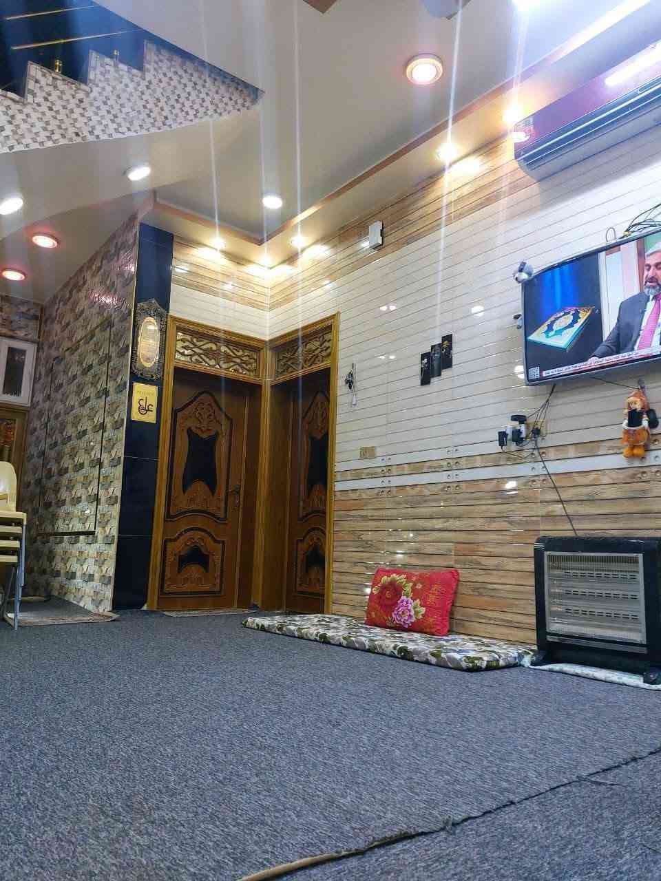 بيت ١٠٠ م طابق واحد / كربلاء / الحر الصغير / عمود ١٠٠/  غرفه وصاله ومطبخ مفتوح وحمامات ومنور وطرمه وحديقة خارجيه وبيتونه وسطح  بناء جديد مثل متشوفون بالصور .
السعر 100 قفل للشراي 
***********
***********
