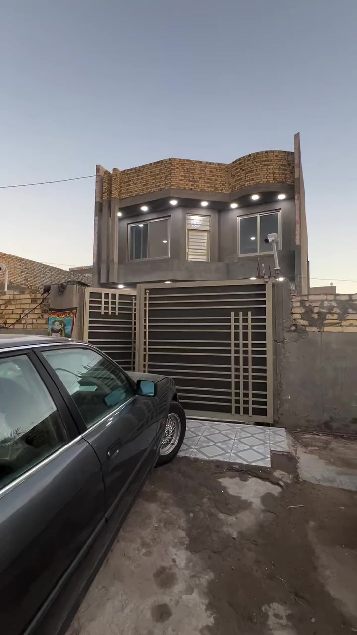 🏡 دار للبيع – بابل / الحلة
📍 البكرلي الثانية

📐 المساحة: 285 متر
📄 نوع السند: طابو زراعي

🔻 تفاصيل الدار:
🛋️ صالة استقبال
🛁 حمامات
🛏 2 غرف نوم (الطابق الأرضي)

🔺 الطابق الثاني:
🛏 2 غرف نوم

📞 للتواصل:
المهندس علي أحمد ***********
المهندسة  سديم    ***********
