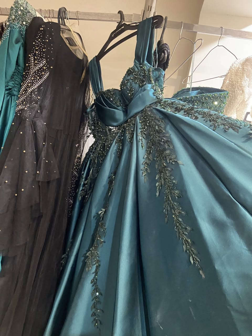 بدلات وفساتين للبيع واكو بيهم جدد بالليبل بعدهم اسعارهم تتراوح من ٧٥ ل١٠٠
تواصل خاص
عنوانه بغداد عامرية


**إذا كنت صاحب هذا الإعلان وتريد حذفه لأي سبب، رجاءا أرسل رسالة إلى الدعم الفني**