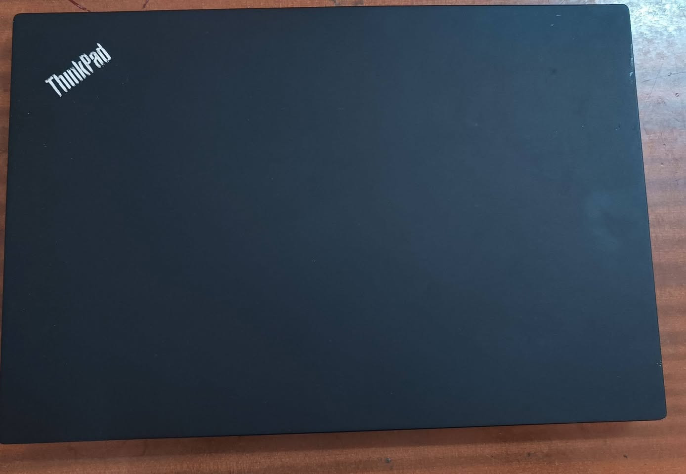 🔥 للبيع | Lenovo ThinkPad E15 Gen 2 🔥ب425 الف فقط
​إذا تبحث عن لابتوب عملي، سريع، واعتمادي للدراسة، العمل، أو البرمجة، فهذا الجهاز يعتبر من أفضل الخيارات ضمن فئته (بحالة ممتازة جداً).
​💻 المواصفات التقنية:
​المعالج: Intel® Core™ i5-10210U (الجيل العاشر)
​الذاكرة (الرام): 16GB DDR4 (سرعة فائقة في التنقل بين البرامج)
​التخزين: 512GB NVMe SSD (إقلاع ونقل بيانات بلمح البصر)
​كرت الشاشة: Intel® UHD Graphics
​الشاشة: 15.6 بوصة Full HD (ألوان مريحة للعين)
​نظام التشغيل: Windows 11 Pro الأصلي
​لوحة المفاتيح: عربي + إنكليزي
​الأمان: قارئ بصمة إصبع سريع Fingerprint
​✨ حالة الجهاز والملحقات:
​النظافة: قطعة شبه جديدة بنسبة 98% (نظيف جداً وخالي من العيوب).
​البطارية: ممتازة وتدوم لساعات عمل طويلة.
​الهدايا والملحقات المجانية:
​شاحن Type-C الأصلي بقوة 65W (يدعم الشحن السريع).
​حقيبة لابتوب مميزة.
​ماوس (فأرة) هدية.
​📍 الموقع والتوصيل:
​الموقع: الموصل
​التوصيل: متوفر خدمة التوصيل السريع إلى جميع محافظات العراق 🚕


**إذا كنت صاحب هذا الإعلان وتريد حذفه لأي سبب، رجاءا أرسل رسالة إلى الدعم الفني**