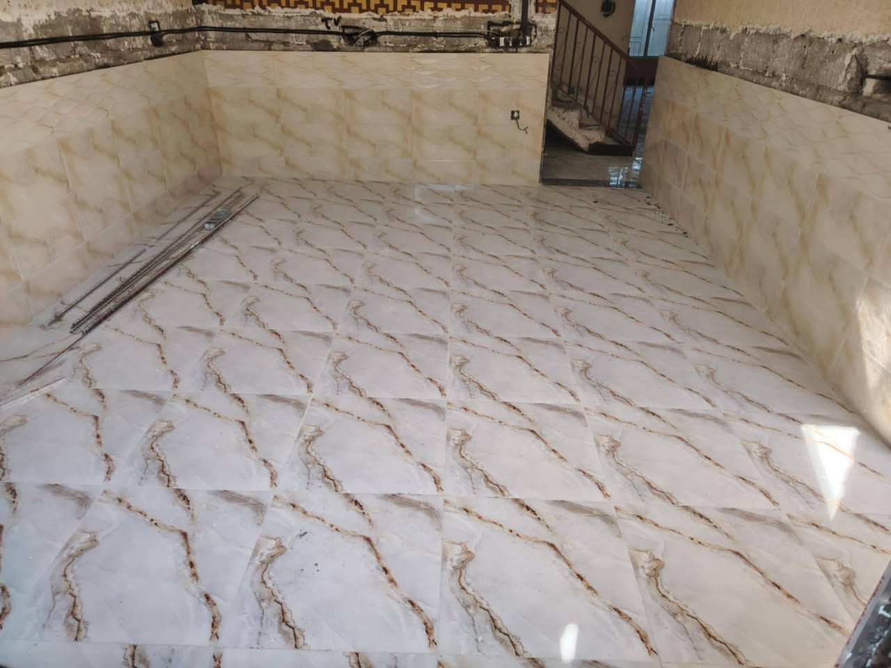 اصطه سيراميك متفرق حالين الجدار 5 ارضيه 4 خابر وتدلل الرقم بي واتساب ***********
