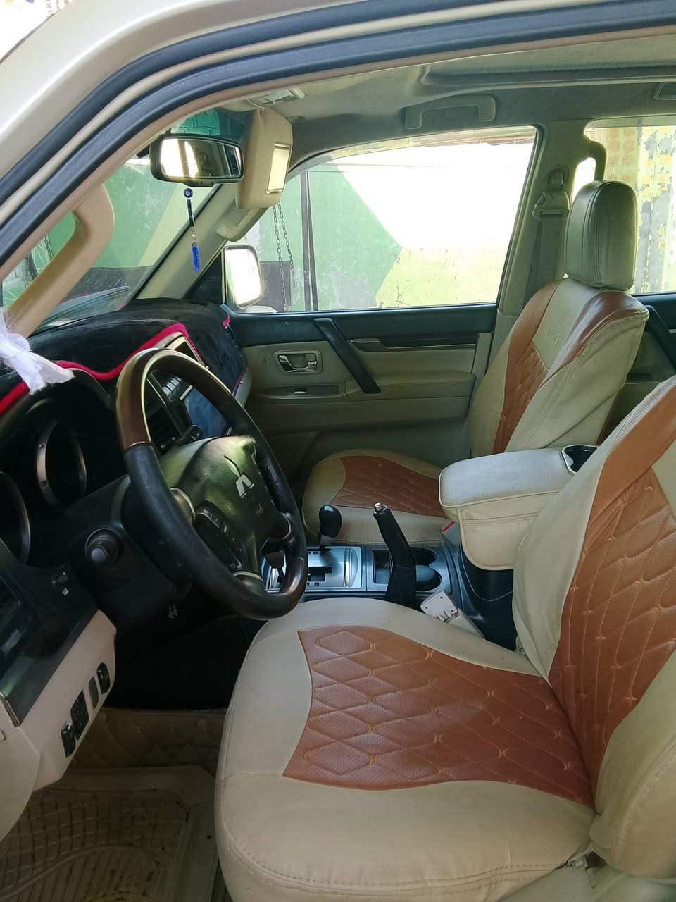 السلام عليكم من رخصة الأدمن
باجيرو 2009 محتثه 
مكفولة گير ومكينة
مكينة حجم 3500
6 سلندر حبتور كامل مواصفات
رقم إنكليزي بغداد سنوي ال 31,تسقط
دشبول طسه كامل مكمل سيارا فول على كل عيب 
مكاني ديالى الخالص سعديه الشط 
والسيارة بأسمي مداور ثاني يوم
سعرها 145وبيها مجال 
رقمي ***********
