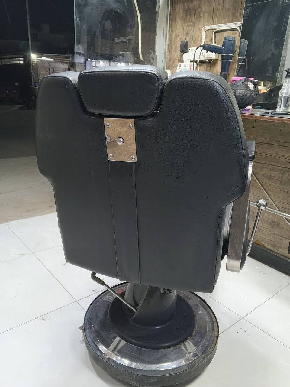 كرسي حلاقة شبح نظيف عنوان بغداد حي اور 
***********
