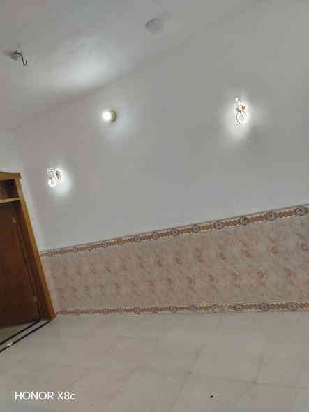 دار للبيع بمساحه 90متر،،،، يحتوي البيت على غرف نوم وصاله ومطبخ واستقبال حمامات داخليه وخارجيه ومدخل،،،،،،، نوع العقار طابو زراعي سند 25اقرار محكمه حق التصرف،،،،،،،،، العنوان عمود 317 شارع الصب مقابل ملحق قريه الغدير،،،،، السعر 35مليون مع المجال،،،،،، للتواصل ***********
