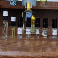 تقسيمات عطور • ٢مل • أصلية