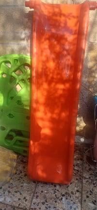 زحليكة اطفال طولها ٢م وارتفاعها متر ونص السعر ٧٥ الف .. العنوان بغداد ...