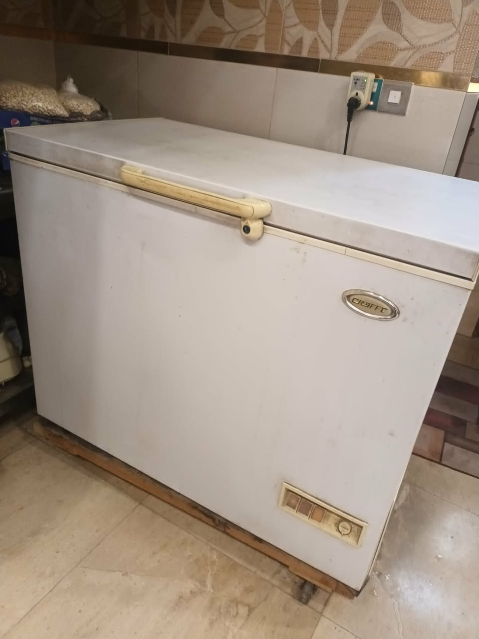 مجمدة للبيع شغالة بغداد الحرية7716399296//***********
