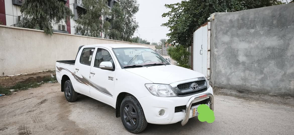 السلام عليكم اخوان للشرايه فقط  بيكم هايلوكس بدون لوحات 2011 كير عادي جديد باكيت كفالة من كلشي كص وضربه وفتح كير محرك حداده كله وضع شركه شرط المكان البصره قضاء المدينه اتصل *********** السعر 105
