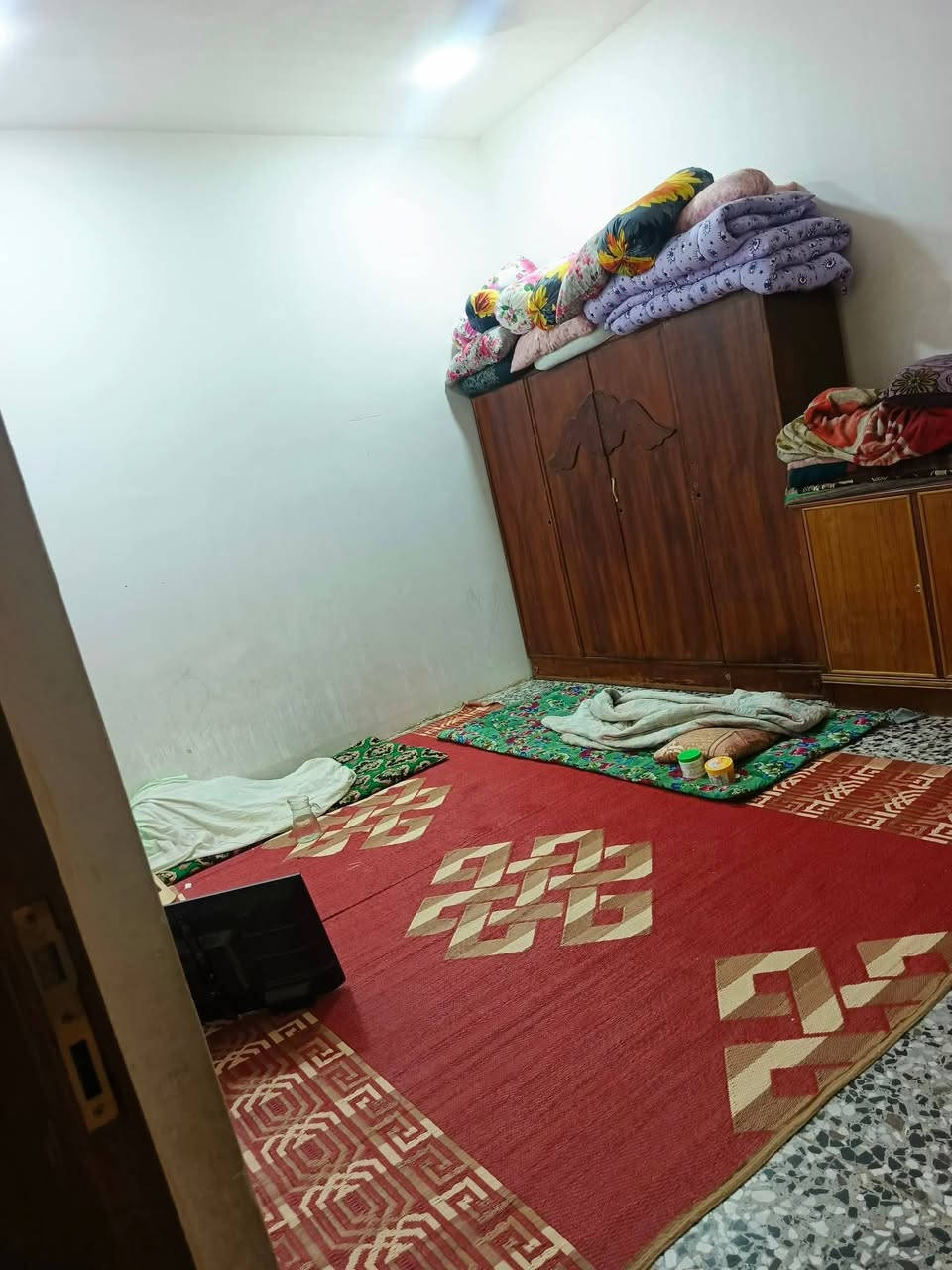 ياالله
سلام عليكم
الدار البيع طابو صرف 
((مساحه 200)) متر مسلح وحديث
الماجديه سيد جميل خلف شارع 20
يحتوي على استقبال وصاله ومطبخ 
وثلاث غرف نوم مناور عدد 2 صحيات 
داخليه وصحيات خارجيه 
البيت مطلوب اسكان 48 مليون 
سدد بشهر 247 ألف شهريه
صاحب البيت يريد مقدمه 94
استفسار اتصل بل أرقام تأليه
((***********)) 
((,***********)) اخوكم أبو عراق...
