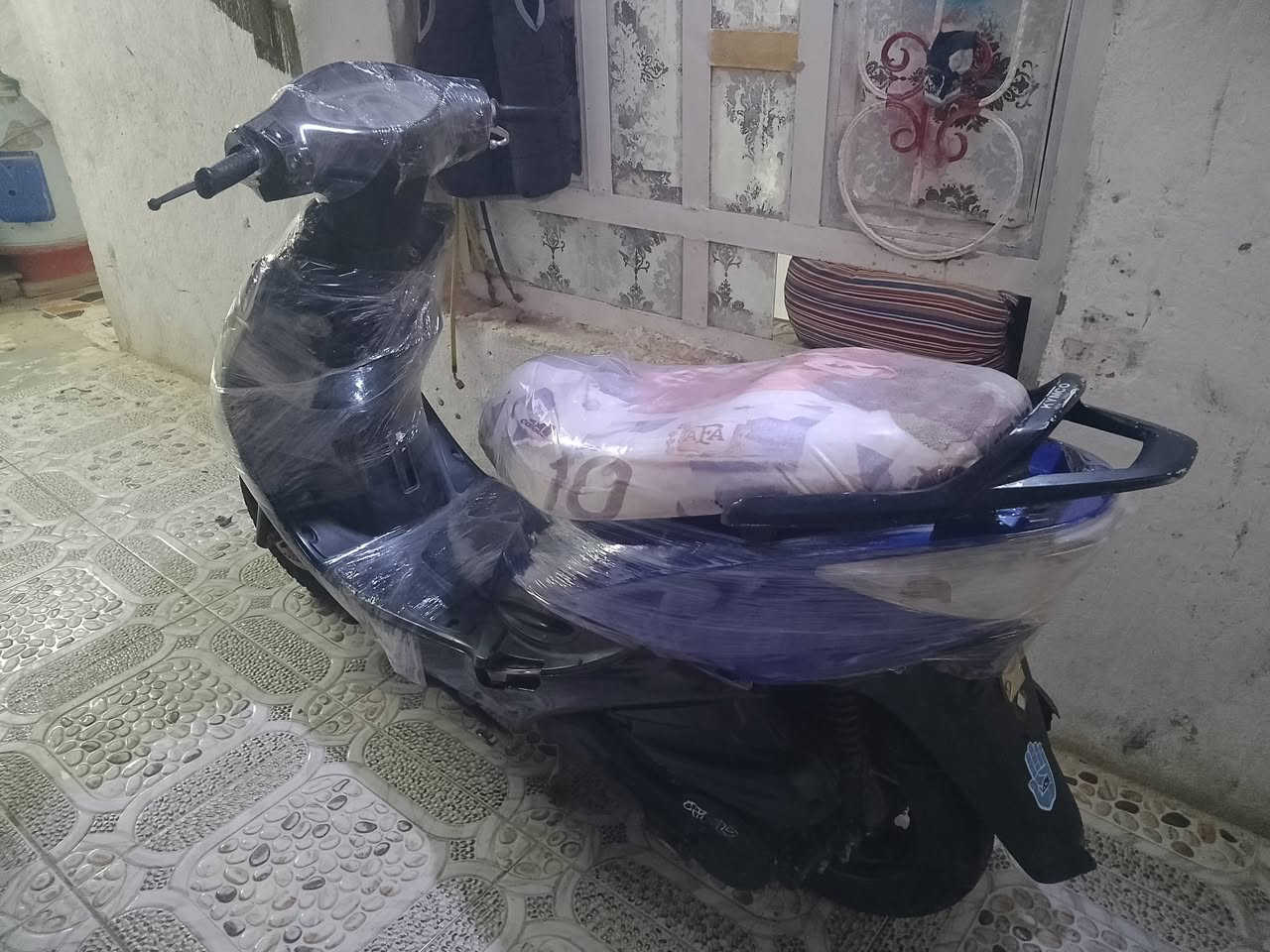 سلام عليكم جي فور للبيع دراجه جاهزه نكره سلف اوهندرلايت بك لايت هورن قفل جنطه قفل سكان اشايريمنه يسره سكنات كيج بانزين ارون كلشي شغال بيه تايرات جددمفتوحه بس ولفات مكينه خرسه ماتنسمع شلعه قويه مشيه خيرمن الله دراجه مال جناي زلغ مابيه سعره 300 بيه مجال مكاني ناصريه مركزحي الزهرايم علوت السمج شراي اتصل وخادمك *********** الدراجه بعداحلامن الصور
