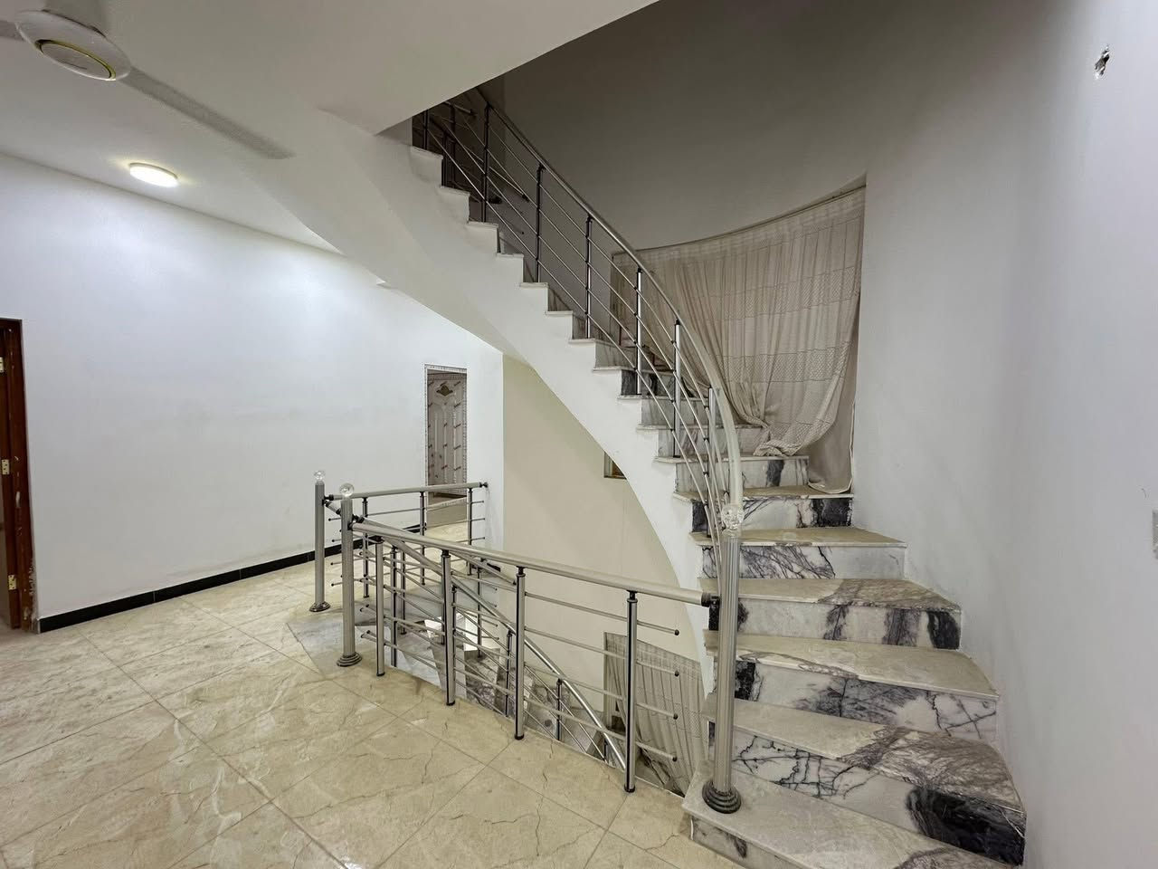 بيت للبيع في مجمع الكوثر
مساحه 200 طابقين على الشارع
جاهز للسكن
للاستفسار واتساب
***********
