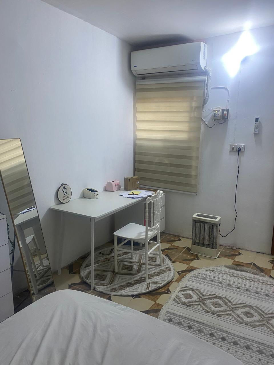 يالله. 🌷. للبيع وبسعر مناسب جدا دار مساحة ١٠٠ م طابقين يقع في بغداد كفاءات السيدية قرب قاعة بغداد للمناسبات يحتوي على ٣ غرف نوم ومطبخ وصالة وخدمات  نظيف جدا بناء الفينات للاستفسار الاتصال على الارقام التالية.                                               ***********.  او.    ***********.                            مكتب.  ركن الحافظ للعقار. بغداد حي الشباب.  شارع اميمة التجاري. قرب حلويات المختار.
