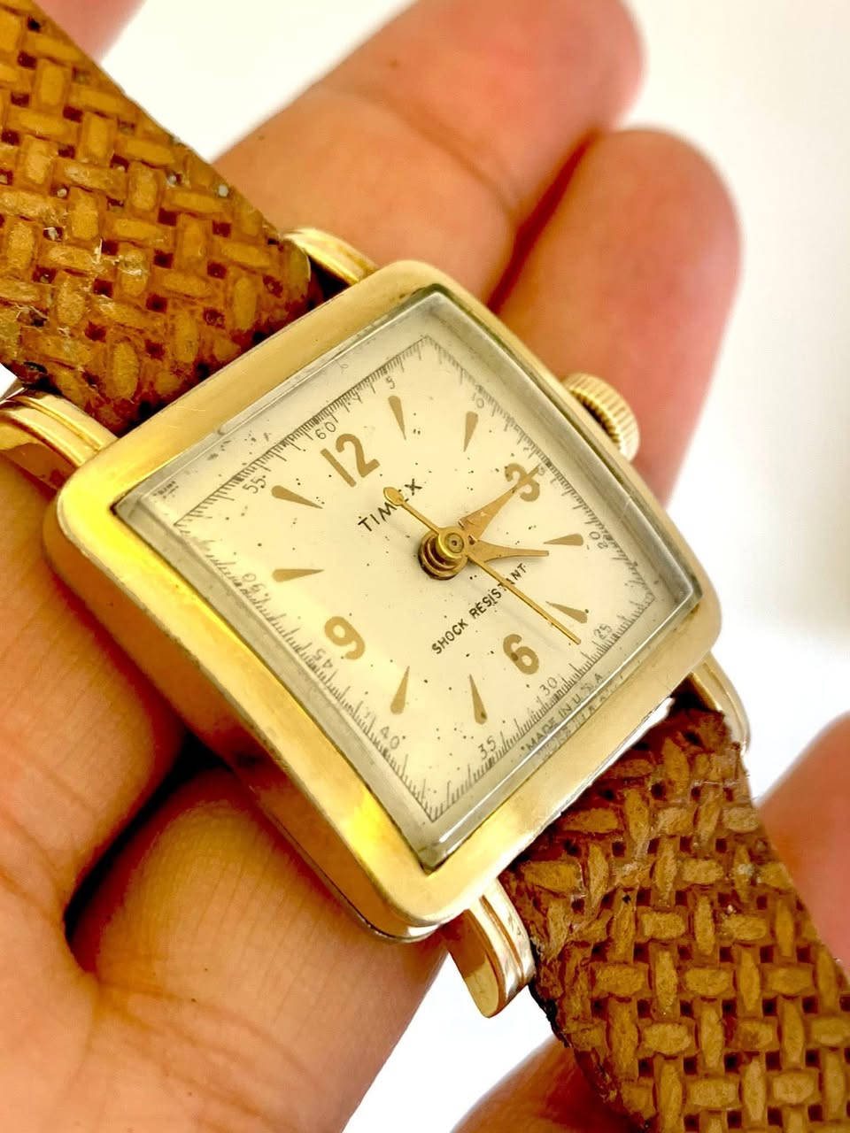 تايمكس مونرو، صناعة الأربعينيات
كلاسيك رجالية بطلاء ذهب
نصب تكويك
السعر: 60 الف


**إذا كنت صاحب هذا الإعلان وتريد حذفه لأي سبب، رجاءا أرسل رسالة إلى الدعم الفني**