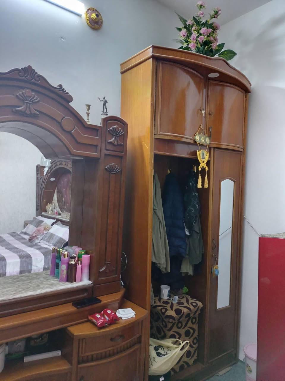 السلام عليكم غرفه تسكام صاج داخل وخارج المكان ورديه سيف سعد السعر واحد وربع ***********
