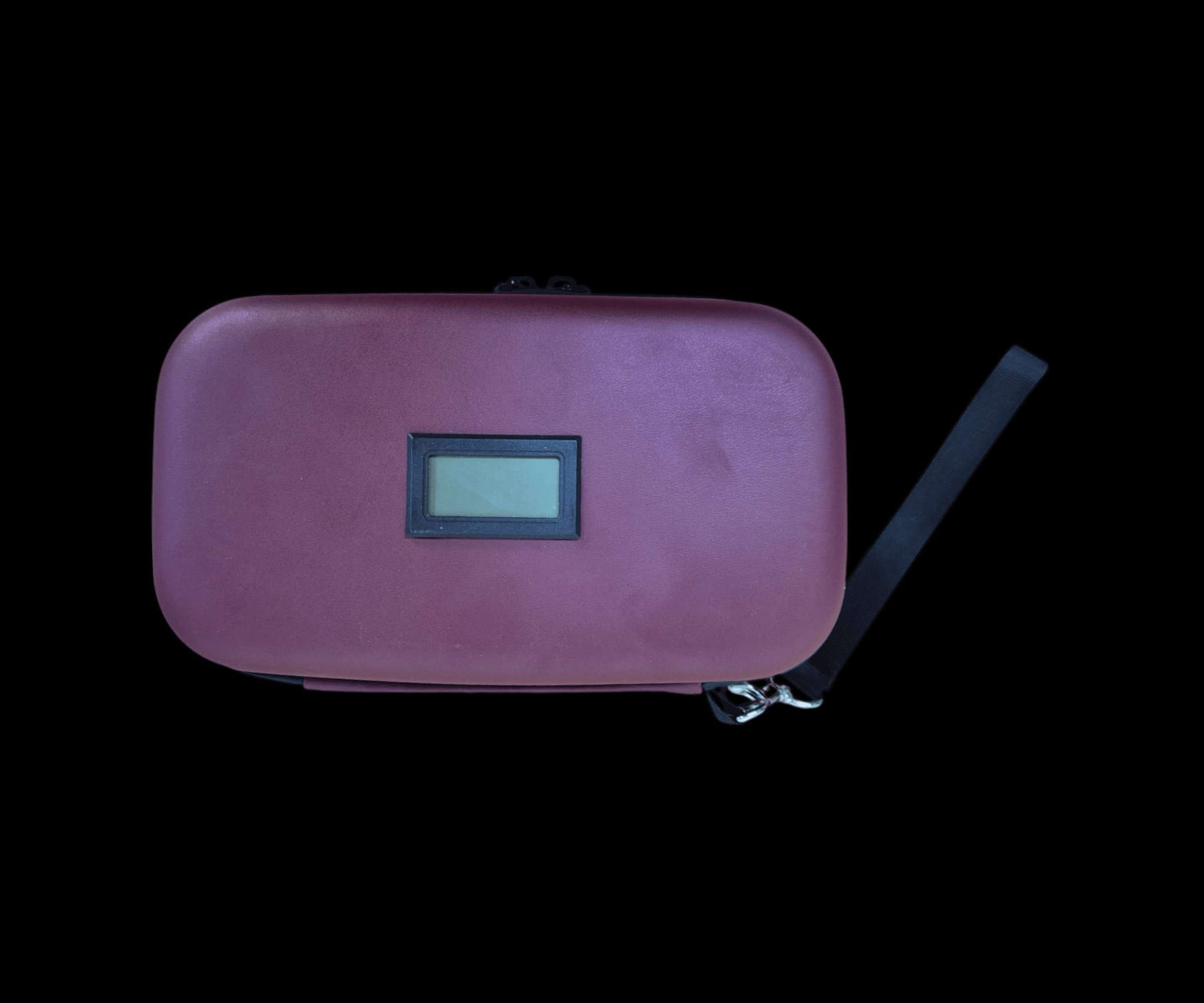 حافظة الإنسولين المبردة - محمولة بشاشة رقمية لعرض الحرارة
#####خصم 30٪٪٪٪٪٪٪
الاستخدامات:

حفظ أقلام الإنسولين وحقن الدواء بدرجة حرارة مناسبة أثناء التنقل.

مثالية للسفر، العمل، الدراسة، أو الرحلات القصيرة.

مناسبة لمصابي السكري لحماية الأدوية التي تحتاج إلى تبريد لمدة تصل إلى 24 ساعة خارج الثلاجة.

المميزات:

تصميم أنيق بغطاء خارجي صلب ولون جذاب، مزوّد بشاشة رقمية لعرض درجة الحرارة الداخلية.

الشاشة مزودة ببطارية داخلية قابلة للاستبدال، لقياس دقيق لدرجة الحرارة في أي وقت.

جيوب داخلية بسحاب لتخزين الإبر، المناديل، بطاقة الهوية، وغيرها.

عبوتا جل تبريد (Ice Gel) تحافظان على البرودة لفترات طويلة وقابلة لإعادة التجميد.

بطانة عازلة حرارياً تحافظ على درجة الحرارة المثالية للأدوية.

خفيفة الوزن وسهلة الحمل، مع حزام تعليق ومشبك معدني للتثبيت على حقيبة أو حزام.

سحاب مزدوج للإغلاق الآمن وسهولة الوصول.

محتويات الصندوق:

حافظة صلبة بأبعاد: 22 × 13 × 10 سم.

2 عبوة جل تبريد Ice Gel.

شاشة عرض رقمية مدمجة + بطارية داخلية.

حزام تعليق بمشبك معدني.

حقيبة قماش داخلية إضافية.

ملاحظات:

يُنصح بتجميد عبوتي الجل لمدة 6–8 ساعات قبل الاستخدام لضمان أقصى فاعلية.

عند عدم الاستخدام، يُفضل حفظ الحافظة في مكان بارد وجاف.

يتم تغيير البطارية بسهولة من الجيب الداخلي عند الحاجة
#للتواصل مراسلة الصفحة
#الجميع
#السعرررررر ٢٣ الف والتوصيل مجاني


**إذا كنت صاحب هذا الإعلان وتريد حذفه لأي سبب، رجاءا أرسل رسالة إلى الدعم الفني**