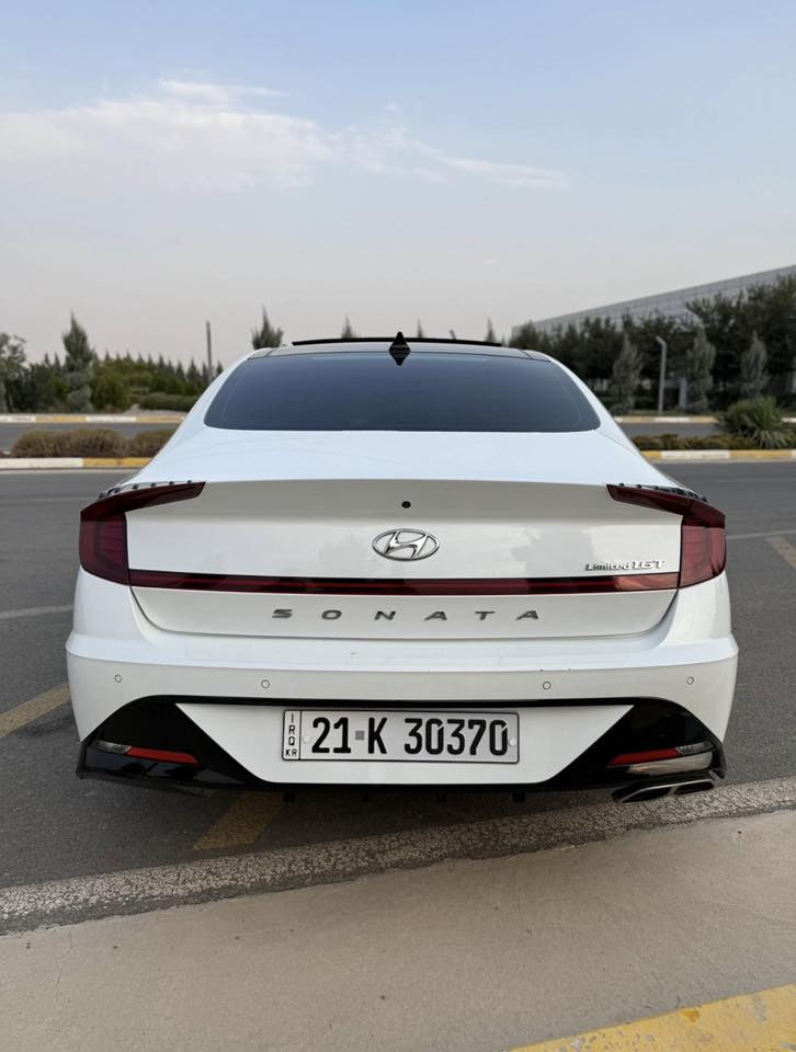 هيونداي سوناتا 2021 Limited — فول كامل وارد أمريكي ✨
• بانوراما كاملة  
• داخلية جلد فخمة  
• شاشة كبيرة + Apple CarPlay & Android Auto  
• عدادات ديجتال كاملة  
• نظام صوت Bose الأصلي  
• كامرات 360 + كاميرا خلفية  
• حساسات أمامية وخلفية  
• تشغيل بصمة + دخول ذكي  
• تشغيل عن بعد  
• تبريد وتسخين مقاعد  
• تسخين سكان  
• شاحن لاسلكي  
• مثبت سرعة ذكي (رادار)  
• Lane Assist  
• Blind Spot  
• Brake Assist  
• إضاءة LED كاملة  
• جنوط وكالة  
•السعر 170 وبيها مجال 

•للتواصل والاستفسار (***********)
