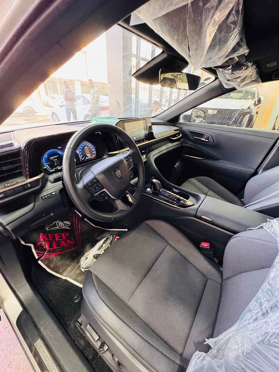 السلام عليكم كراون خليجي موديل٢٤ماشيه٨الف كيلومكفوله بيع اومراوس***********
