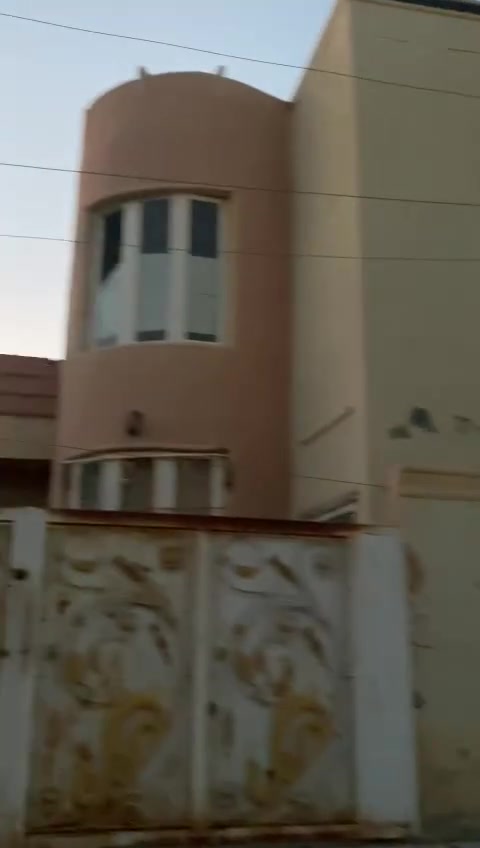 بيت في الديوم المربع الثاني  خلف المستوصف 
للا يجار  بيت 
طابق ونص. 
غرفتين  جوه  مع صحيات مشتركه  ومطبخ 
وغرفه واحده طابق تاني  
سعر ٢٠٠ الف قفل . 
اتصل 
***********
