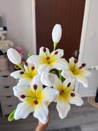 وردة يدوية • سيم القطيفة • توصيل محافظات