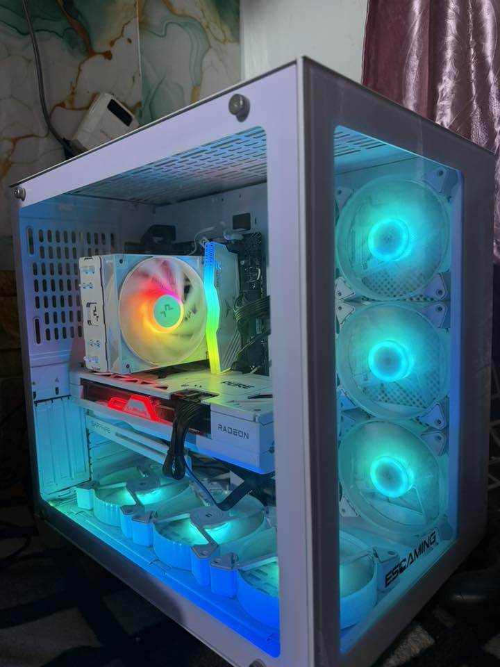 كارت شاشة AMD Radeon RX 7700 XT من شركة Sapphire Technology
قوي جداً للألعاب – يشغل أحدث الألعاب على إعدادات عالية
ذاكرة 12GB
الحالة: ممتازة / استعمال قليل

🔹 مذربورد ASUS Prime B760M-R D4
تدعم معالجات Intel جيل 12 و 13
DDR4
الحالة: نظيفة جداً

🔹 SSD نوع Lexar NM620
سعة 1TB
NVMe Gen3x4
سرعة قراءة لحد 3500MB/ + شاشات هم لل بيع


**إذا كنت صاحب هذا الإعلان وتريد حذفه لأي سبب، رجاءا أرسل رسالة إلى الدعم الفني**