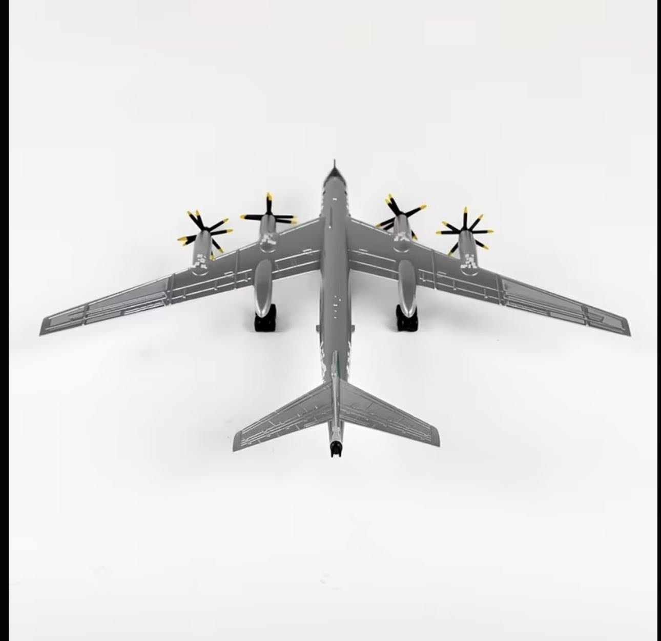 نموذج طائرة قصف  TU-95سوفيتية🇷🇺
قياس 1:200 
المقطع  تصوير حقيقي اول تعليق
سعر110 الف


**إذا كنت صاحب هذا الإعلان وتريد حذفه لأي سبب، رجاءا أرسل رسالة إلى الدعم الفني**