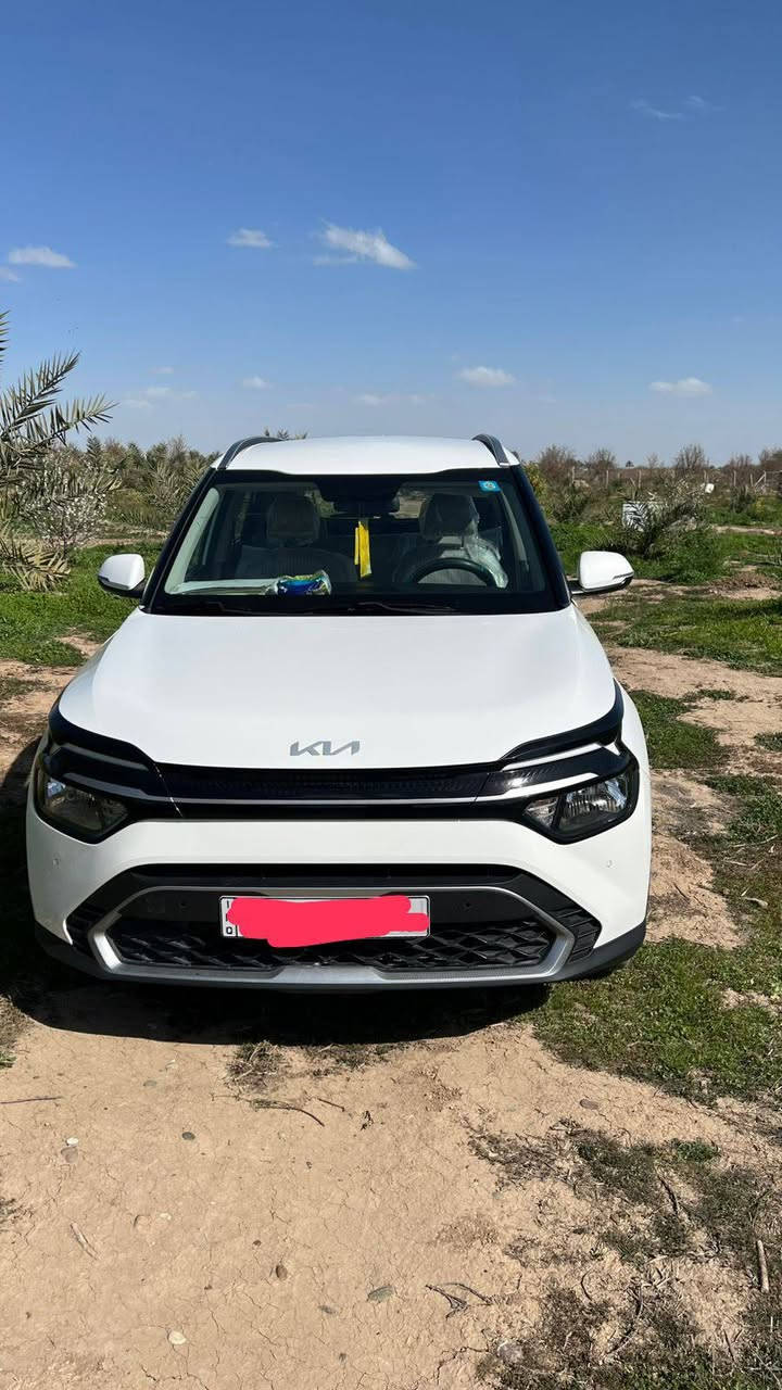 تحيه طيبه
كيا كارينز 2023  7 راكب  
بيهة صبغ قليل بين الباب والجامرللغ جهة السايق 
بدون دواخل 

المواصفات لمن يود الاطلاع عليها 
. بصمه 
. تشغيل عن بعد 
. 7 راكب 
. تبريد مركزي 3 قطع
. كشنات مخمل ومطعم جلد
. حسات امامي خلفي محيطي 
. كامرا دواره  
. شاشه عربي تدعم جميع البرامج 
. اريل نفكيتر 
. تحكم ستيرن 
. اوامر صوتيه 
. تثبيت سرعه 
. ويل فراشه 
. مري كهرباء 
. بك لايت ليد 
. العده والسبير غير مستخدمات والسياره من هيه زيرو مغلف الارضيه والكشنات جلد نوع جدا ممتاز 
السعر 162$وبيهة مجال حك الجية 

للاستفسار اكثر 
للاتصال ***********
