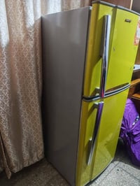 ثلاجه للبيع نضيفه وشغاله بس ليك ومسوينه استفسار07713415326