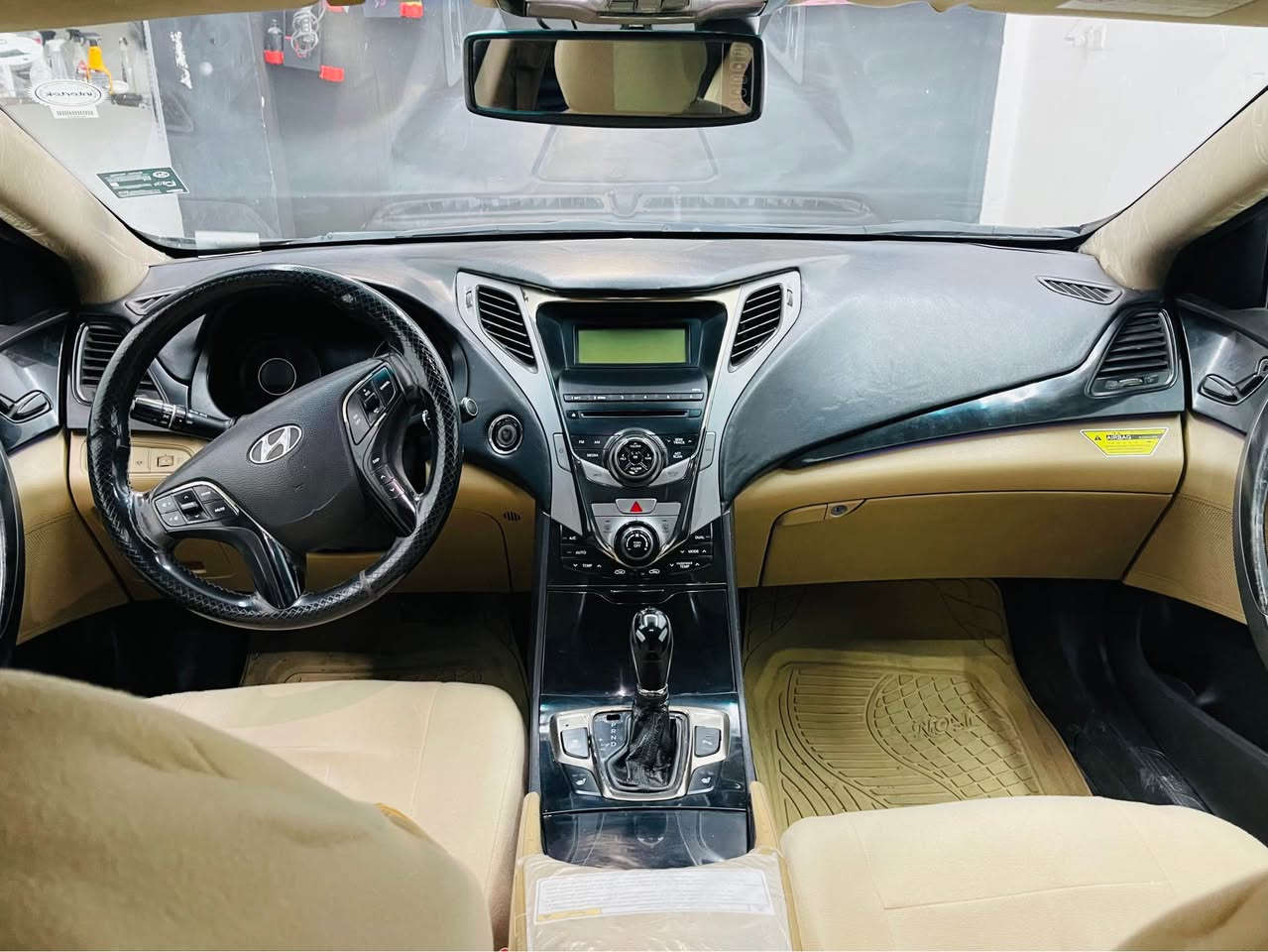 هوندای ازیرا 2011
خلیجی فول فول 
بصمە و پانوراما و پردات بیلادی 
سیارە بیها ضرر جاملخ صبخ و باب صبخ بدون دواخل 
گیر و محرك بشرط مامفتوح 
رقم و سنویە جدید 
سیارە حلوە بدون مصرف 
السعر خابر رقم 
*********** كركوك, العراق
