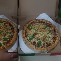 شيف بيتزا وفطاير ولحم بعجين ومقبلات متفرغ للعمل ساكن بغداد 07864254025