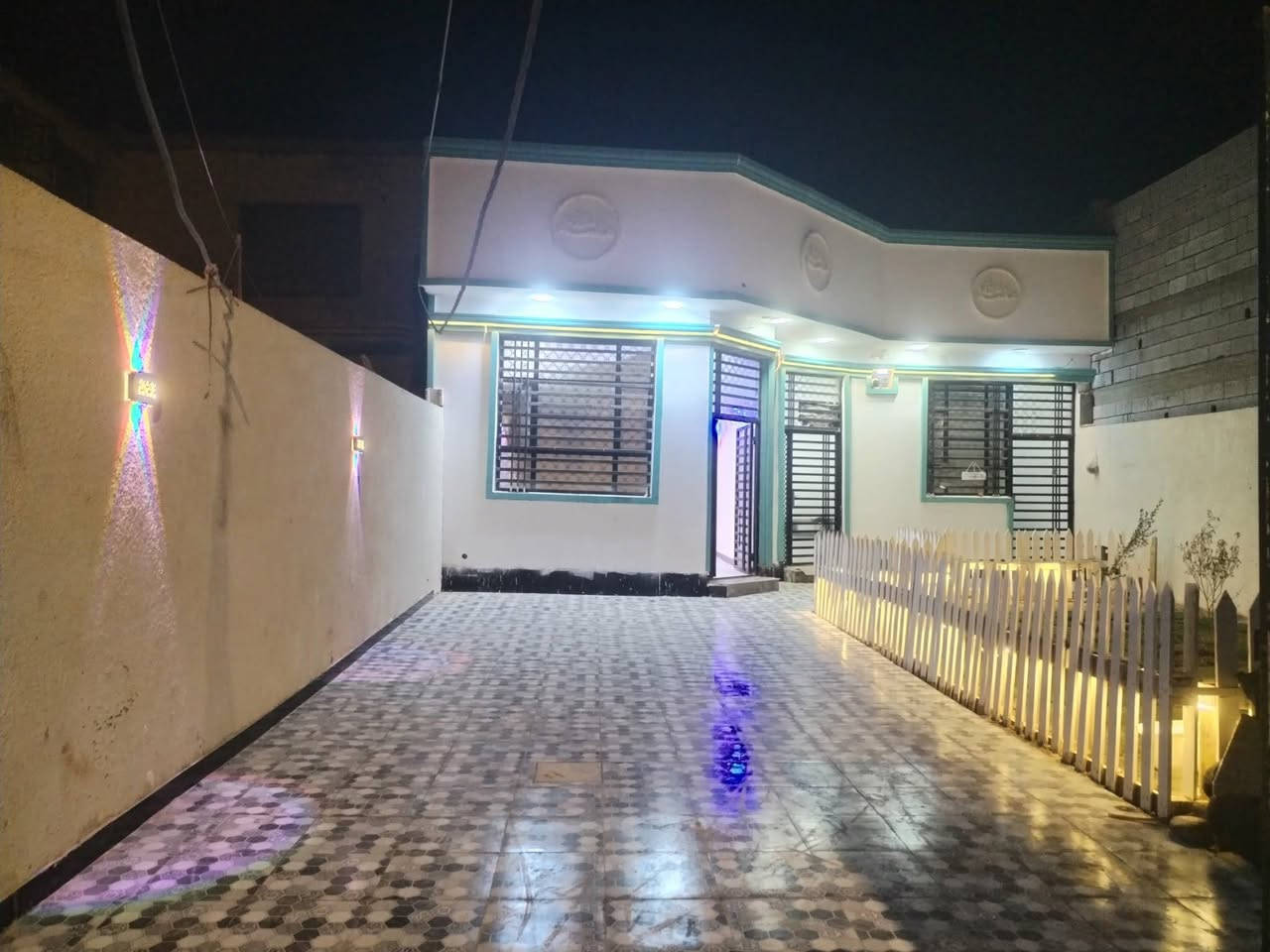 بيت في ابو الخصيب شارع المحكمه الجديده كوت الحمداني شارع ابو دله نوع العقار طابو سهم تتحول بسم مساحه 350 مع الفضله يحتوي على ٣ غرف نوم مطبخ استقبال صاله حمامات داخليه وخارجيه حديقه 70 متر گراج يتسع الئ سيارتين منور وترك خلف للبيت البيت ثالث قطعه عن تبليط خدمات كامله سعر 150 وبي مجال قليل ويصير مراوس بيت ازغر او قطعه ارض
تواصل واتساب ***********

