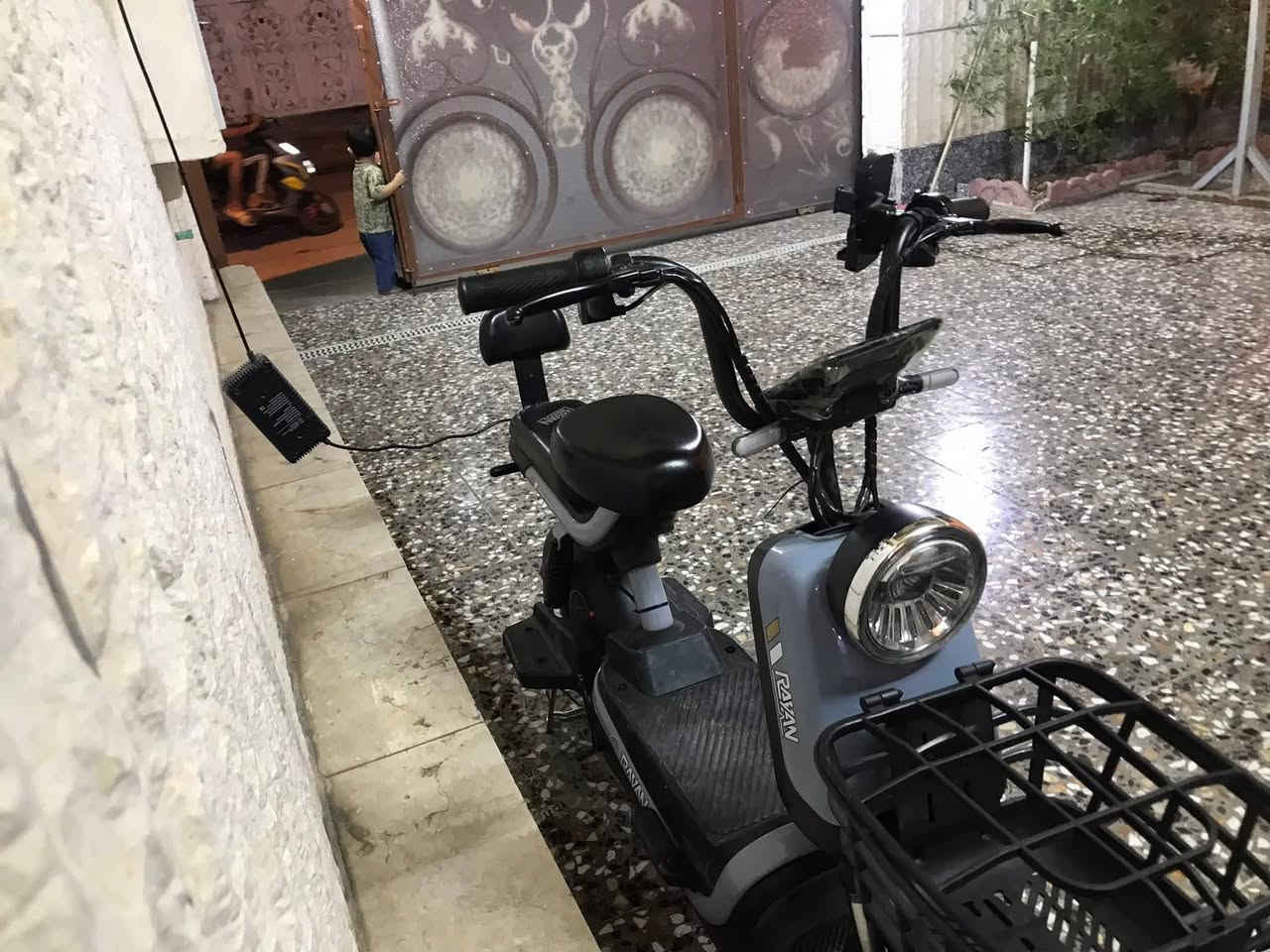 السلام وعليكم ورحمه الله وبركاته اخواني الكرام دراجة شحن 14 الريان مع الشاحنة  الأصلية و الدراجة نظيفة و استخدام ٣ اشهر اشتريتها ب 450 و اريد أبيعها السعر 300 وبيها مجال الاتصال على الرقم أو المراسلة *********** الموقع خدمي الاطباء يم بيت النائب احمد المشهداني
