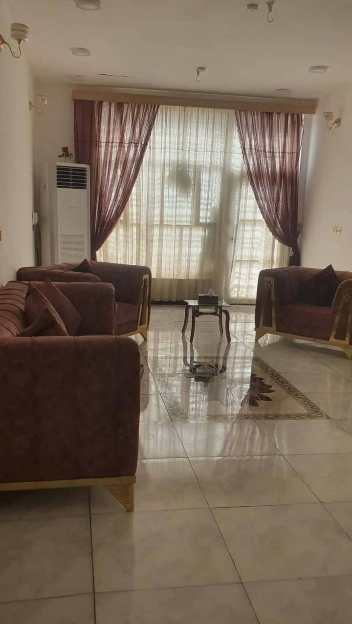 سلام عليكم بيت للبيع المساحة250م على طريق السنيه فوك من معمل الالبان قريب على شارع للاستفسار على رقم(***********)
