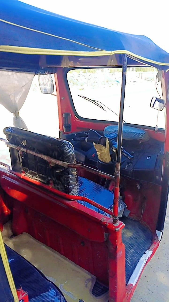 السلام عليكم 
تكتك tvs 2018 
اوراق كاملة أصولية 
تكتك نضيفة وكاملة حلوه 
بيها مكينه 20
 لا بيها خياس ولا لحيم صبغتهة حلوة 
 كهربائيات شغاله نكره سلف
تخم تاير جديد وبريكات جدد 
 بيها مسجل ودمام مربوط سوه
 دوشمه جادر كاعيات
 تكتك كاملة ربع ما ذب عليها 
مكاني بغداد الغزالية 
السعر 3 ونص / 3.500 وبيها مجال حك جيه 
رقم ***********
