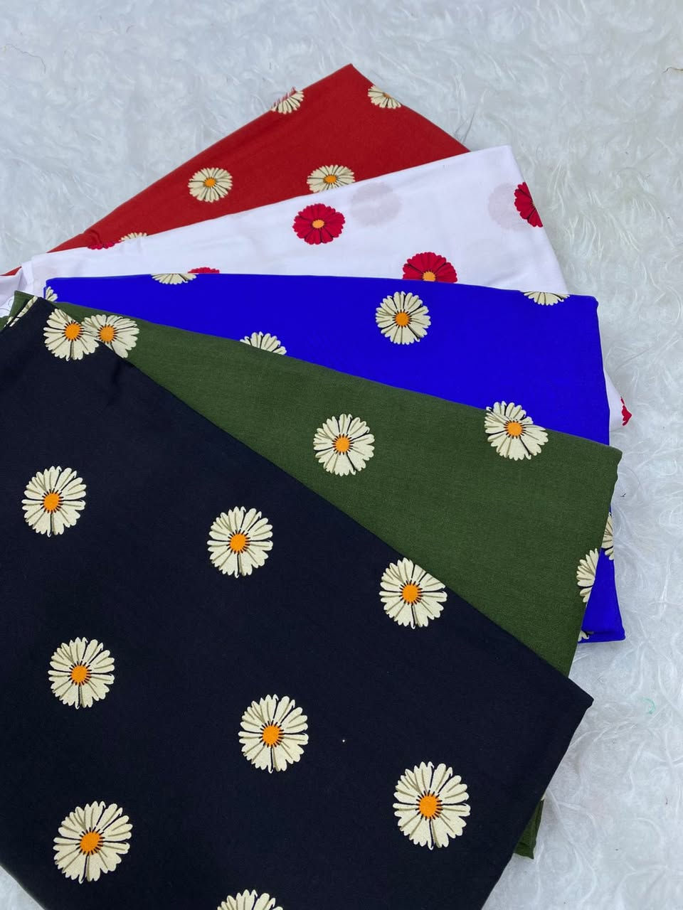 اقمشة النور توفرلكم طرحات جديده من الكشمير الايطالي القطني وبأسعار 🔥🔥البيع بنظام الجملة والمفرد للحجز واتساب***********او مراسله البيج وسيتم الرد 
تتوفر خدمة توصيل بغداد وكل مناطق العراق 5
افحص طلبك بوجود المندوب واي اختلاف في الطلب الك حق الرفض 🤝🤝🤝
