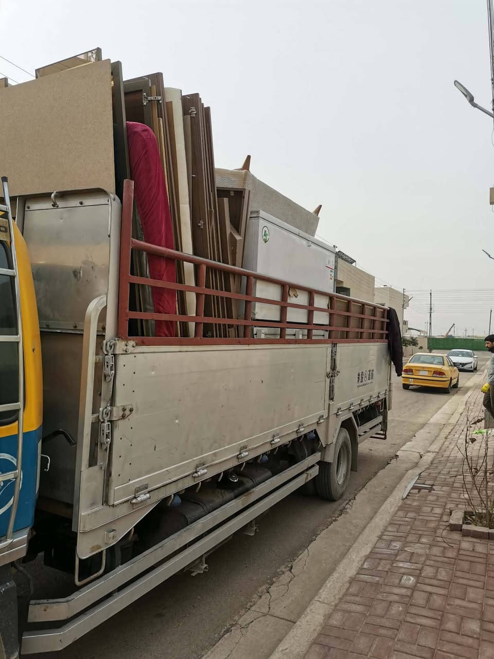 نقل اثاث داخل بغداد وخارج بغداد
يوجد كادر عمل متخصص بنقل الأثاث 

يوجد سيارة كبيرة وصغيرة 

الرقم   ***********     ***********   ابو علي
