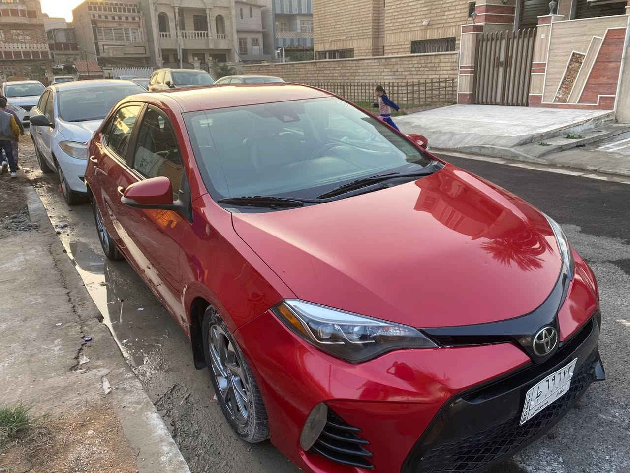 السلام عليكم 
كورلا 2017 se وارد امريكي 
بدون حادث داخله فقط دعاميه  وبيهه حادث بلعراق جاملغ وباب مبدلات بلادي  بدون ايرباك لا دركة و لا كشن و لا شي بلادي مال شركة 
كفالة من الضربة و الغرق 
السيارة مقاعد جلد
مقاعد كهرباء 
شاشة 
كامرة تحكم ستيرن فول  
شفتات ستيرن
كروز سرعة  
اشاير بالمري 
ويل كب ١٧
سنتر لوك مركزي 
بجم قرش فول لد 
لايت زنون 
السيارة جديدة حيل و على ايد وحدة بدون نقص برغي 
رقم بغداد باسمي السعر (133)
مكان السيارة بغداد 
رقم صاحب السيارة ‭0771 297 6388‬
