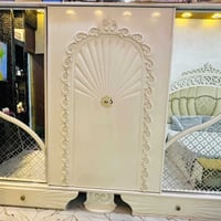 غرفة نوم • أثاث خشبي