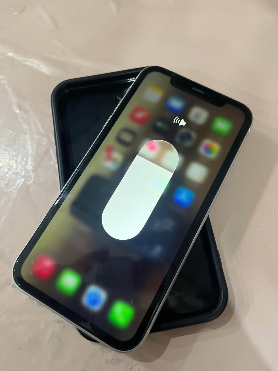 السلام عليكم ايفون 11 عادي 
نضافه شوفت عينك 100%100

بطارية 🔋 89 ما مرفوعه ولا مبدله بلاد ذاكره 128
الجهاز نضيف فقط مبدل شاشه مال تفصيخ شرط ولا تعرفه مبدله السعر 260 تواصل واتساب او خاص الرقم مغلق بس واتساب *********** مكاني تكريت حولي الزهور
